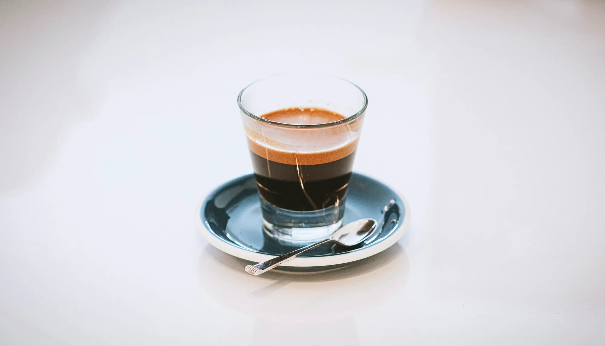 Xícara de espresso com crema dourada