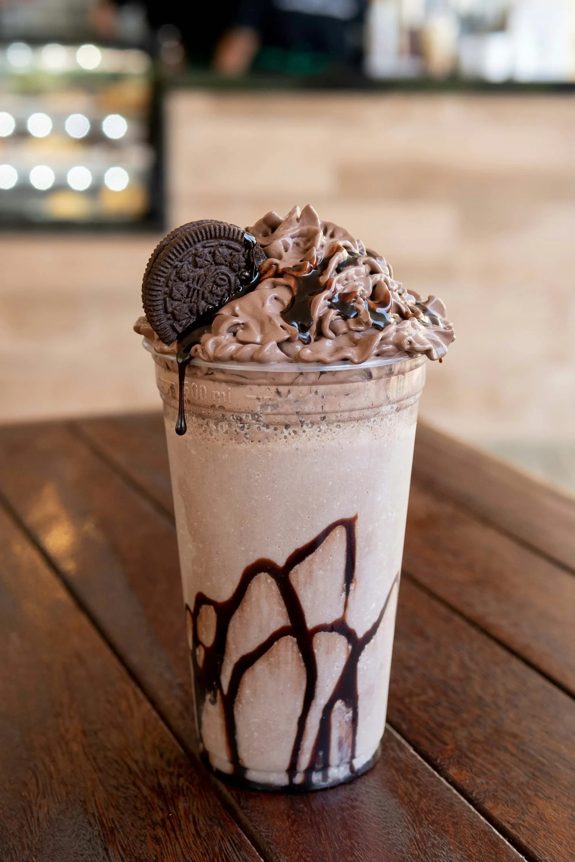 Frappuccino com chantilly e calda