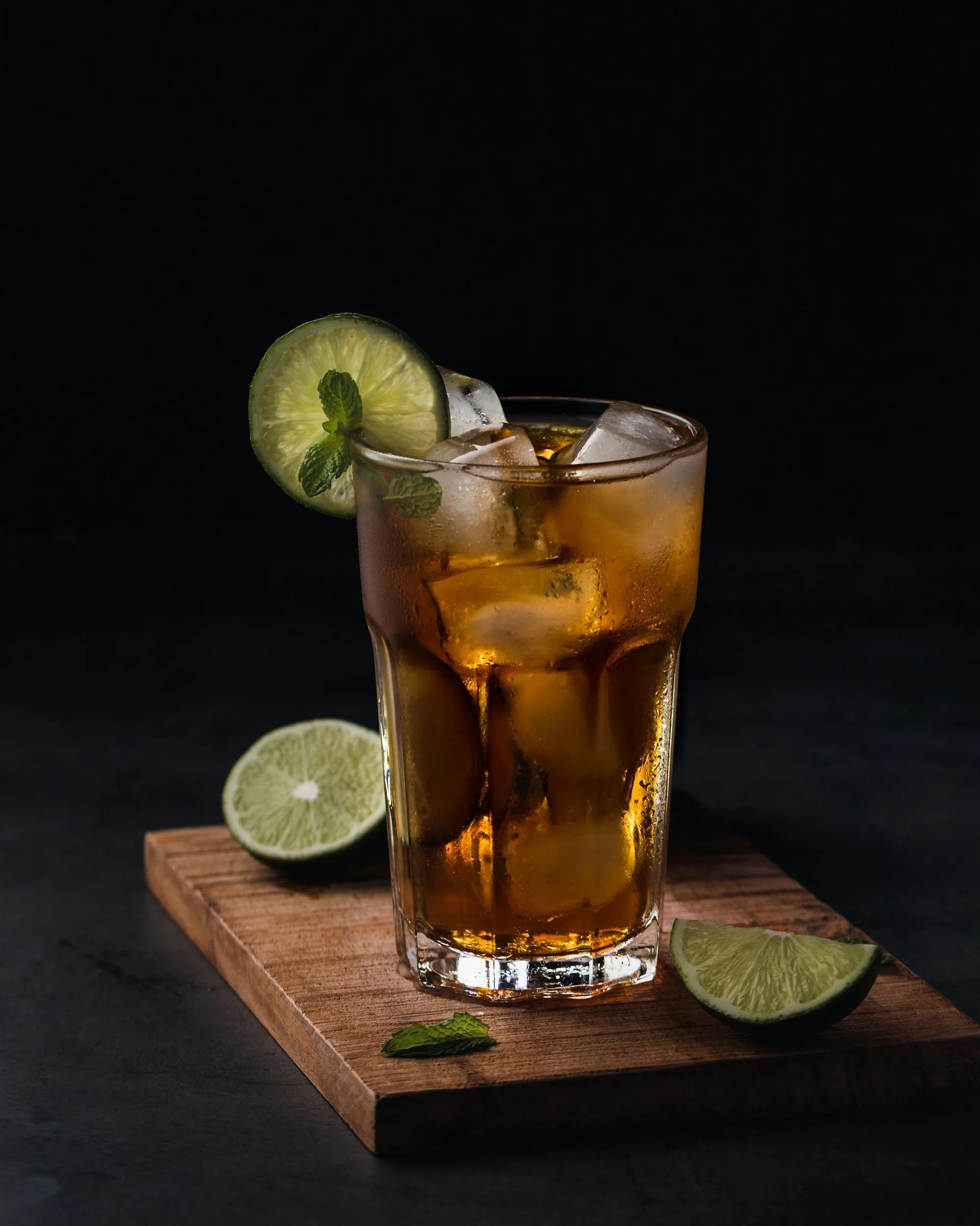 Limonada gelada com hortelã